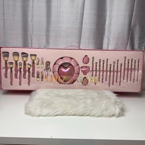 GLITZ AND GLAM pink holographic 31PC brush set